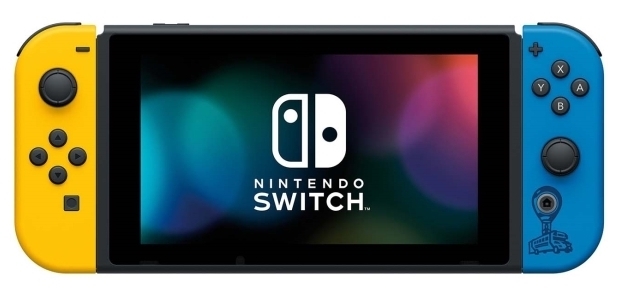 Nintendo Switch 32 ГБ Особое издание Fortnite - дисплей: 6.2" (1280x720)