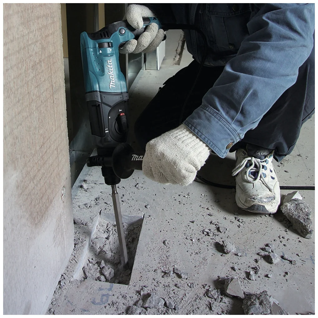 Makita HR2470, 780 Вт - частота ударов: 4500 уд/мин