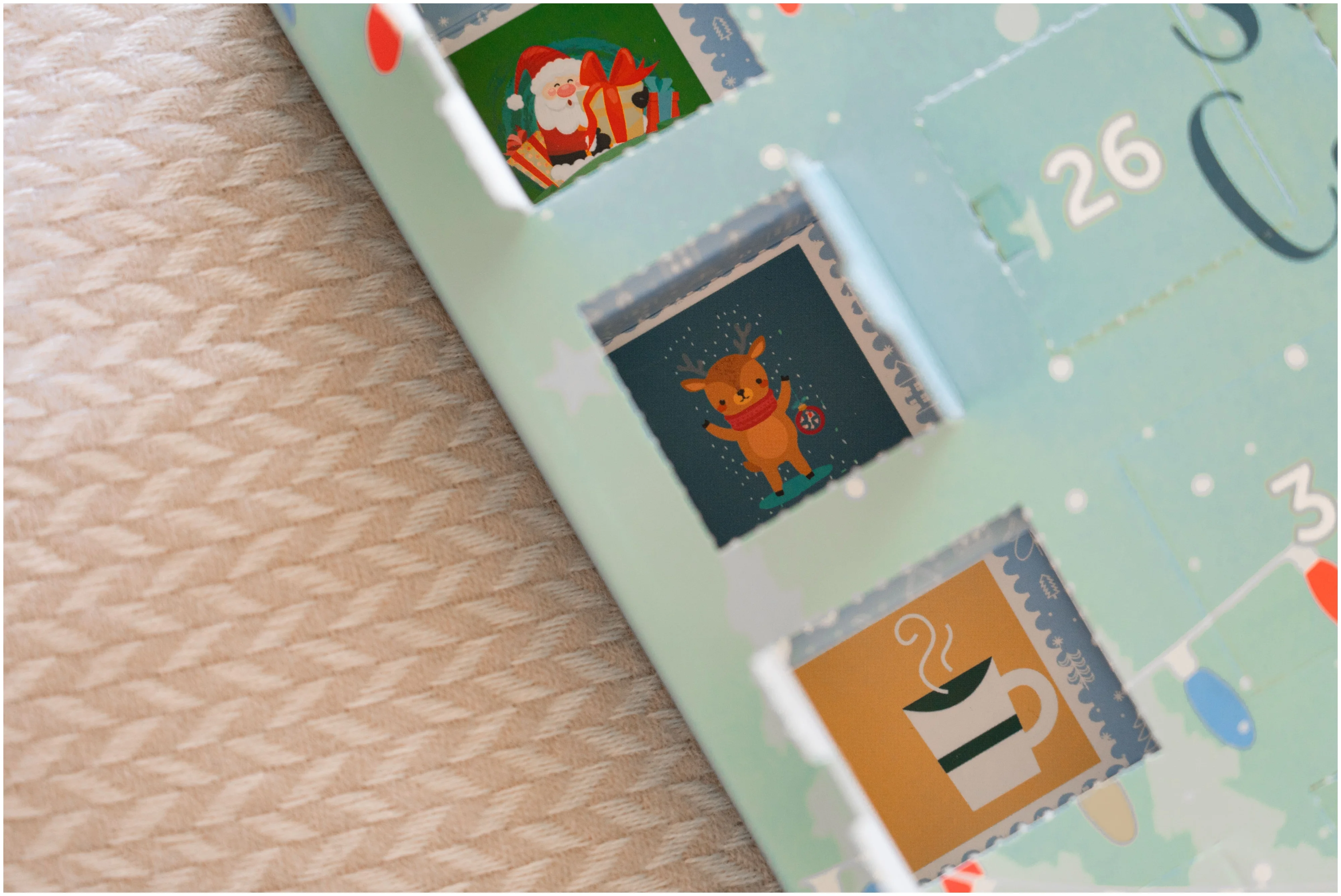 Адвент-календарь новогодний с конфетами ручной работы и веселыми рисунками - страна производства: Россия